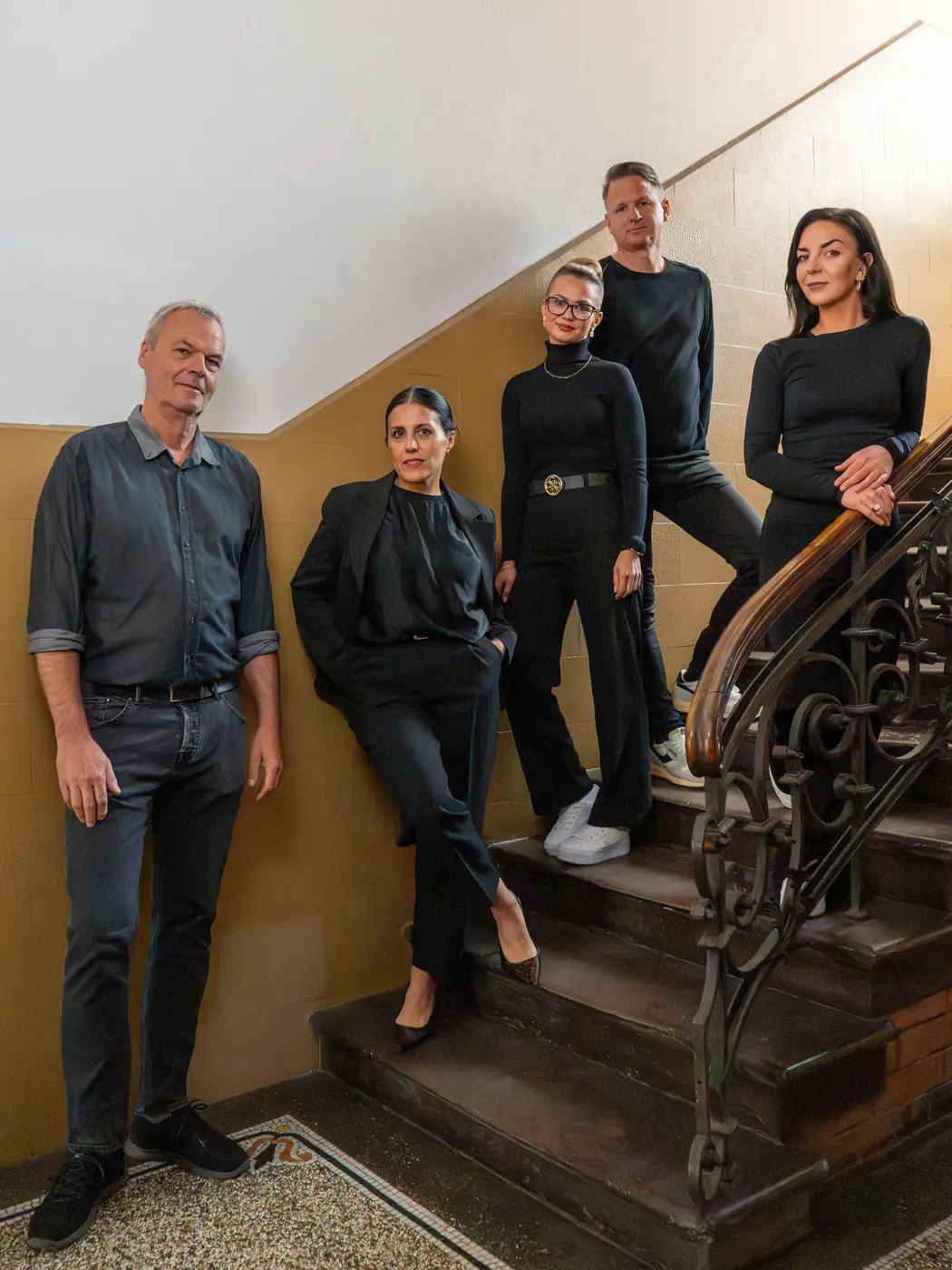 Praxisteam im Treppenhaus